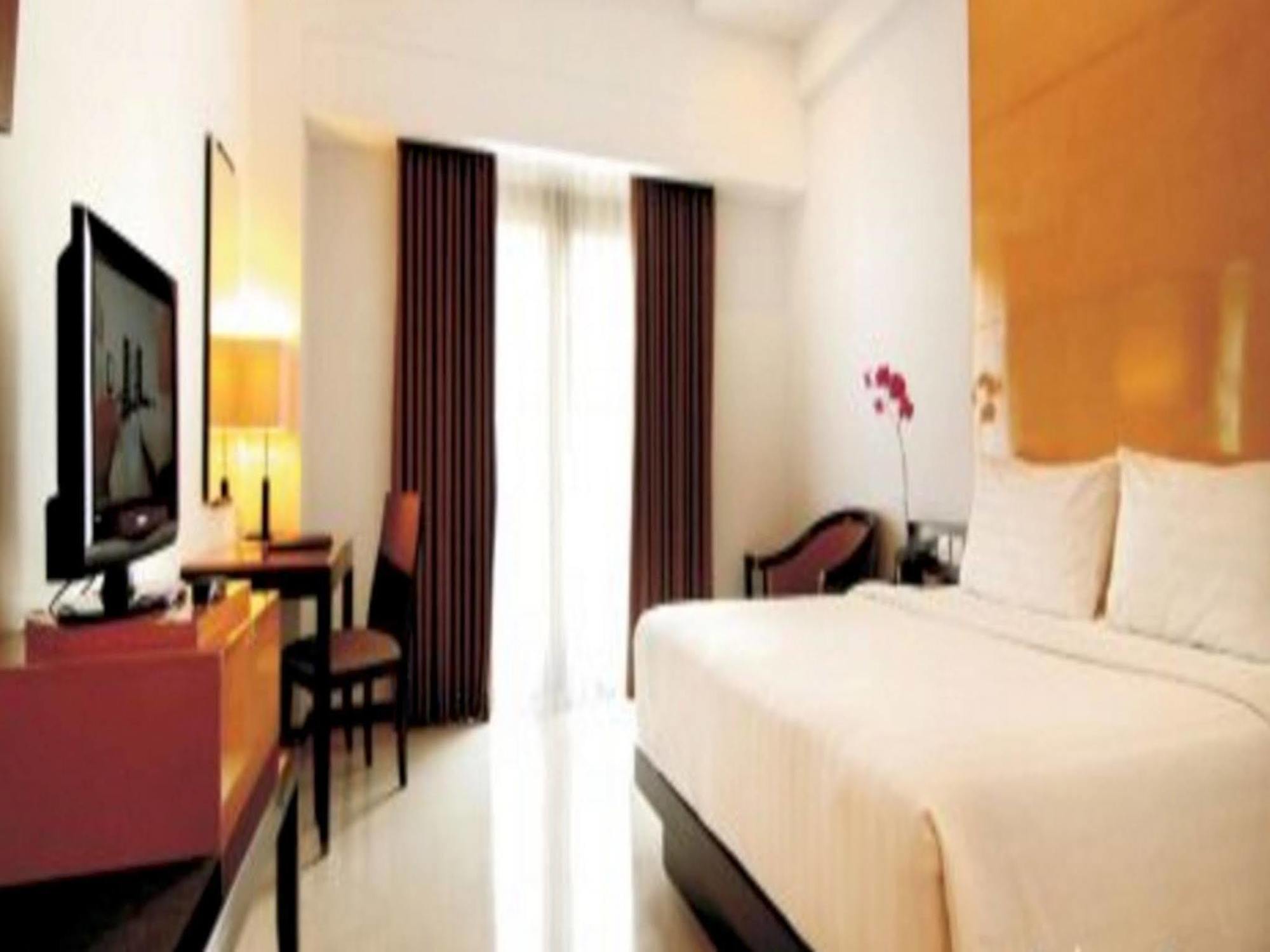 Hotel Santika Premiere Malang Exterior foto