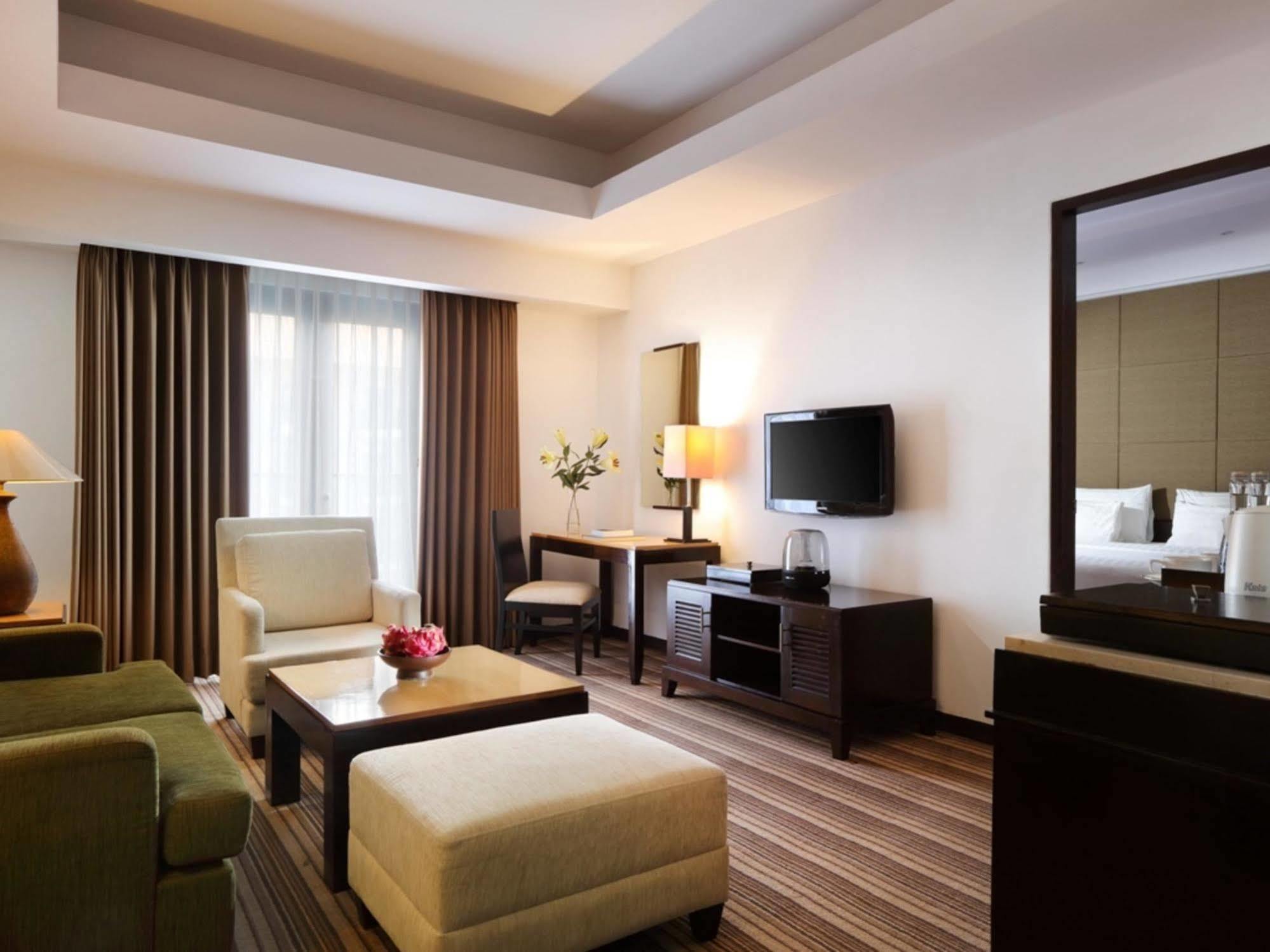Hotel Santika Premiere Malang Exterior foto