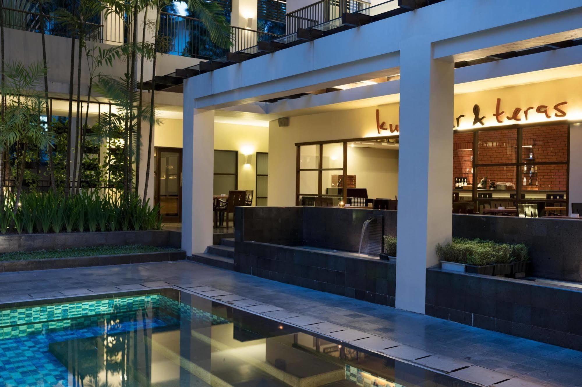 Hotel Santika Premiere Malang Exterior foto