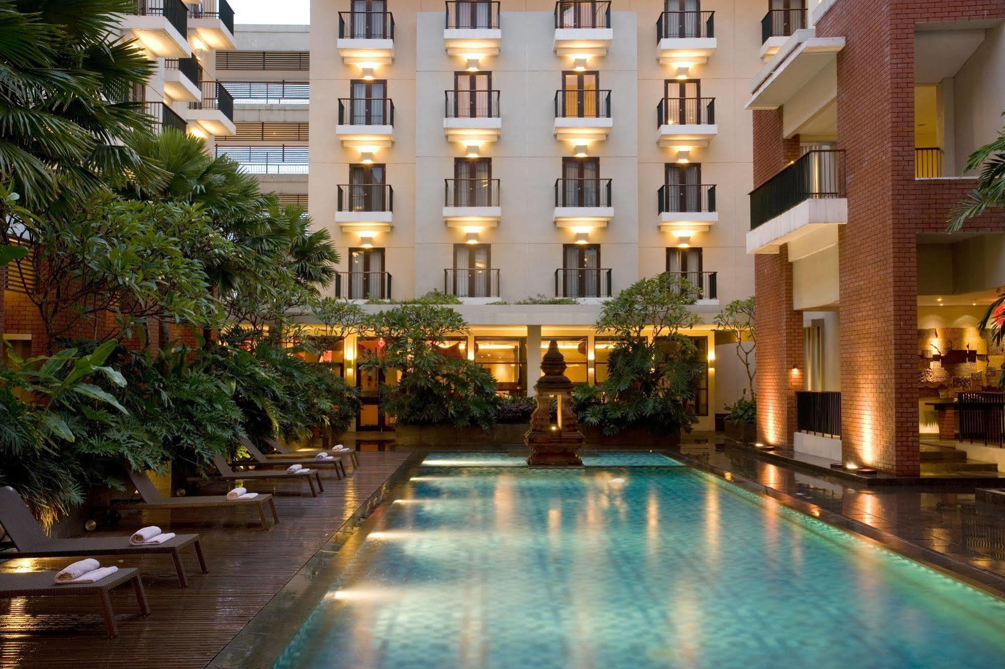Hotel Santika Premiere Malang Exterior foto